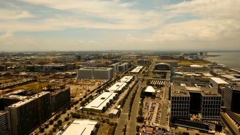 Luftbild-Stadt-mit-Wolkenkratzern-und-Gebäuden.-Philippinen,-Manila,-Makati