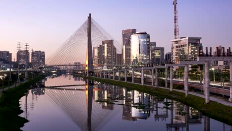 Wir-waren-Hängebrücke-in-Sao-Paulo-Stadt.