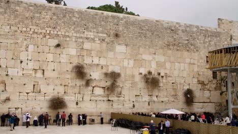 El-muro-de-las-lamentaciones-en-la-ciudad-vieja-de-Jerusalén-en-Israel