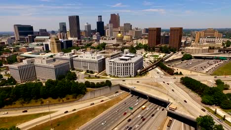 Atlanta-Georgia-Rush-Hour-Traffic-Dämmerung-Innenstadt-Stadt-Skyline