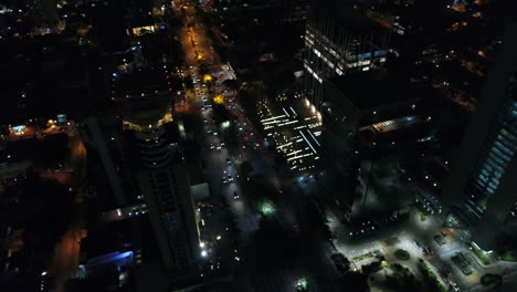 Avenida-Faria-Lima-en-Sao-Paulo-por-la-noche,-Brasil