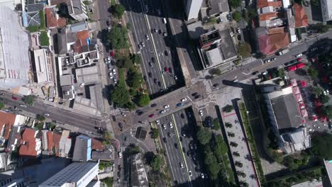 Top-View-von-23-de-Maio-Avenue-in-Sao-Paulo,-Brasilien