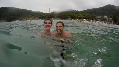 Couple-having-fun-on-the-beach