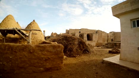 clay-houses-in-the-Arab-village,-near-the-border-between-Turkey-and-Syria