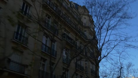 día-soleado-de-Francia-ciudad-de-París-eiffel-torre-turística-en-autobús-punto-de-panorama-vista-4k