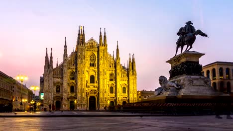 Sunrise-Time-Lapse-of-Milan-Cathedral-,-Milan-Italy