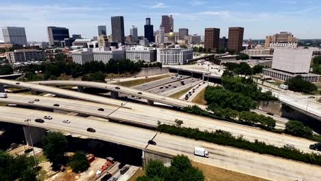 Atlanta-Georgia-Rush-Hour-Traffic-Dämmerung-Innenstadt-Stadt-Skyline