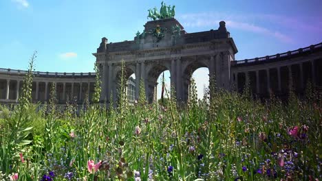 Brussels-Triumphal-Arch-monument-at-Cinquantenaire-park.