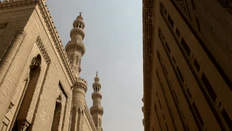 Minarett-der-Moschee-des-Sultan-Hassan-in-Kairo,-Ägypten