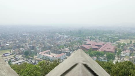 Vista-a-la-ciudad-de-Katmandú-desde-el-antiguo-templo-del-mono-de-Sawayambhunath,-Nepal.