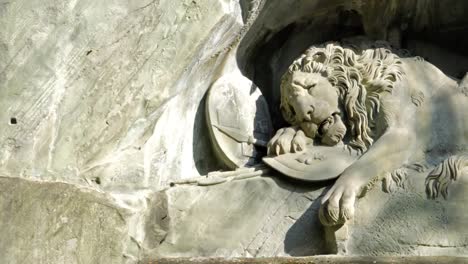 Famous-Lion-Monument-(1820)-by-Bertel-Thorvaldsen,-Lucerne,-Switzerland