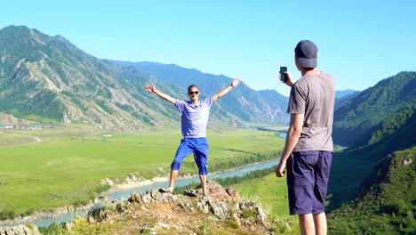 Two-tourists-are-photographed-in-the-mountains.