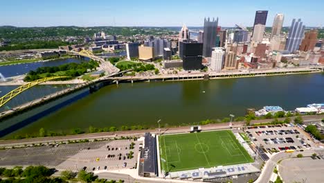 Vista-aérea-del-centro-de-la-ciudad-de-Pittsburgh