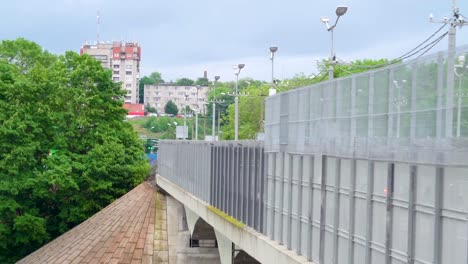 El-muro-del-puente-en-la-frontera-og-Narva-y-Rusia