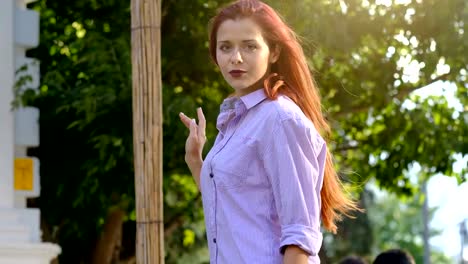 Portrait-of-sexy-woman-with-long-red-hair,-in-the-city.