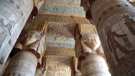 Interieur-von-Dendera-Tempel-oder-Tempel-der-Hathor.-Ägypten