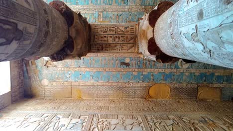 Schöne-Interieur-des-Tempels-von-Dendera-oder-Tempel-der-Hathor.-Ägypten,-Dendera,-antiken-ägyptischen-Tempel-nahe-der-Stadt-von-Ken