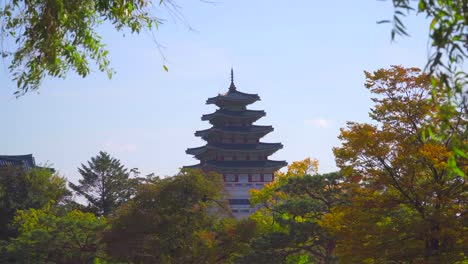 Palacio-de-Gyeongbokgung-en-otoño-de-Corea-del-sur