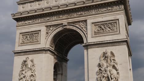 Arc-de-Triomphe-Wahrzeichen-von-Paris-Frankreich