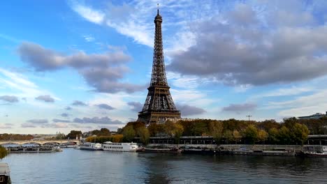 France,-Paris,-the-Seine-and-the-Eiffel-Tower-in-the-color-of-autumn