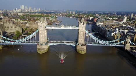 Erstaunlichen-Blick-auf-die-Tower-Bridge-in-London-von-oben.