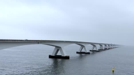 Zeitraffer-der-Zeelandbrug-Brücke-die-längste-Brücke-in-den-Niederlanden