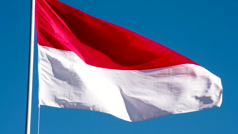 Flagge-von-Indonesien-Fluttering-in-the-Wind