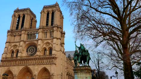 Kathedrale-Notre-Dame-de-Paris-France