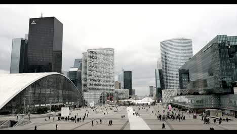 Cityscape-\"Côté-Parvis\'und-der-Place-de-La-Defense,-Paris,-Frankreich