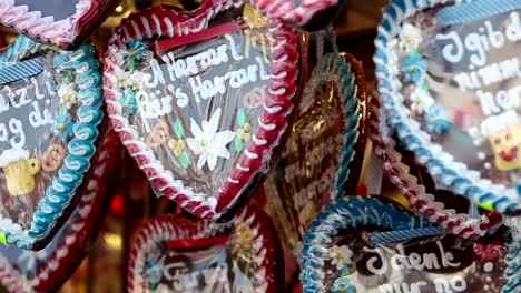 Oktoberfest-Lebkuchen-corazones