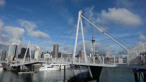 Wynyard-de-cruzar-del-viaducto-cuenca-del-puerto-de-Auckland