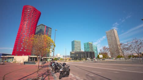 Ab-Panorama-Tageslicht-Porta-Barcelona-Fira-hotel-Gebäude-4-k-Zeitraffer-Spanien