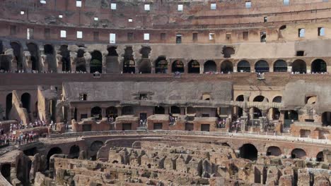 Coliseo-interior-Roma,-Italia