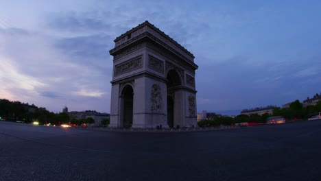 Champs-Elysées-ein-Sonnenuntergang-in-Paris,-Frankreich