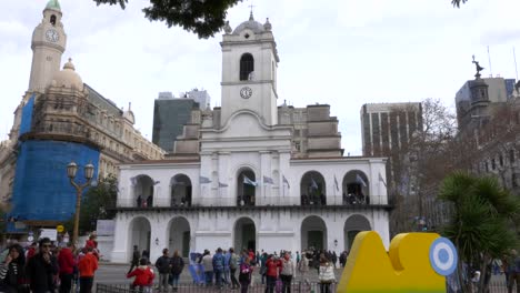 Front-of-Historic-colonial-council-building-in-May-square,-bicentennial-independence-day-celebrations