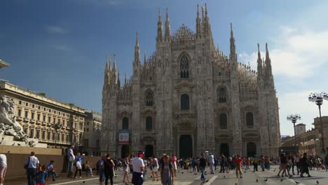 Italia-día-luz-Milán-duomo-Catedral-monumento-panorama-4k