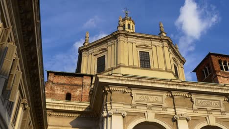 Italiens-Sonne-Licht-Mailand-Basilika-San-Lorenzo-Maggiore-vorderen-Panorama-4k