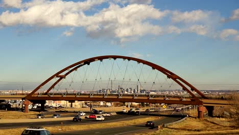 Colorado-Denver-Skyline-Transit-Zug-Brücke-Landschaft-Highway