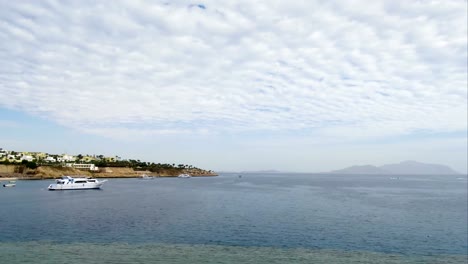 Vista-panorámica-de-la-playa-y-la-costa-del-mar-rojo-en-Egipto.-Lapso-de-tiempo