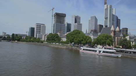 Frankfurt-Am-Main,-Juni-2017-bei-gutem-Wetter