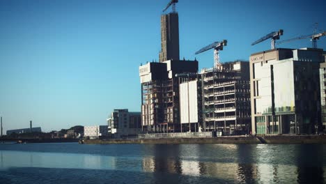 4K-Dublin-Sunrise,-New-Buildings-in-Construction-on-River-Liffey