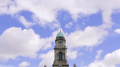 Panorama-im-sonnigen-Tag-des-Liffey-Bridge-in-Dublin,-Irland