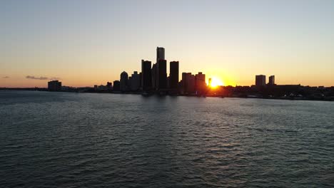 Skyline-de-Detroit-por-la-noche