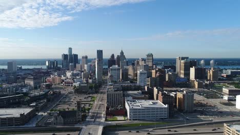 Skyline-von-Detroit-bei-Nacht