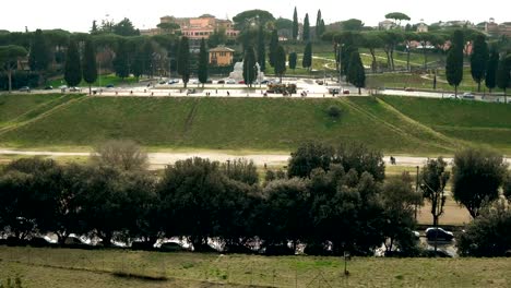 Autenticidad-de-Roma,-Italia-en-monumentos-y-edificios-antiguos-y-modernos.-La-base-del-paisaje-es-circo-Maximus