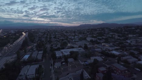 East-Hollywood-Highway-101-Freeway-Abenddämmerung-Antenne