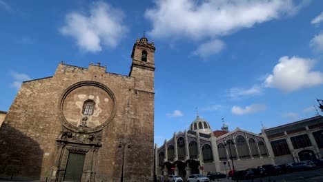 Alte-Kirche-und-central-Market-in-Valencia