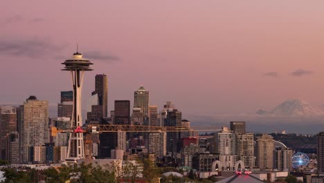 Seattle,-Estados-Unidos,-Timelapse---el-distrito-financiero-de-día-a-noche-tiro-con-muy-gran-angular