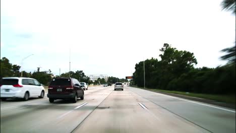 Road-Rage-Cameracar-Zeitraffer-in-Florida-Straßen-bei-Sonnenuntergang