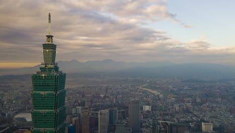 nublado-atardecer-taipei-ciudad-famosa-superior-de-la-torre-antena-paisaje-panorama-4k-Taiwán